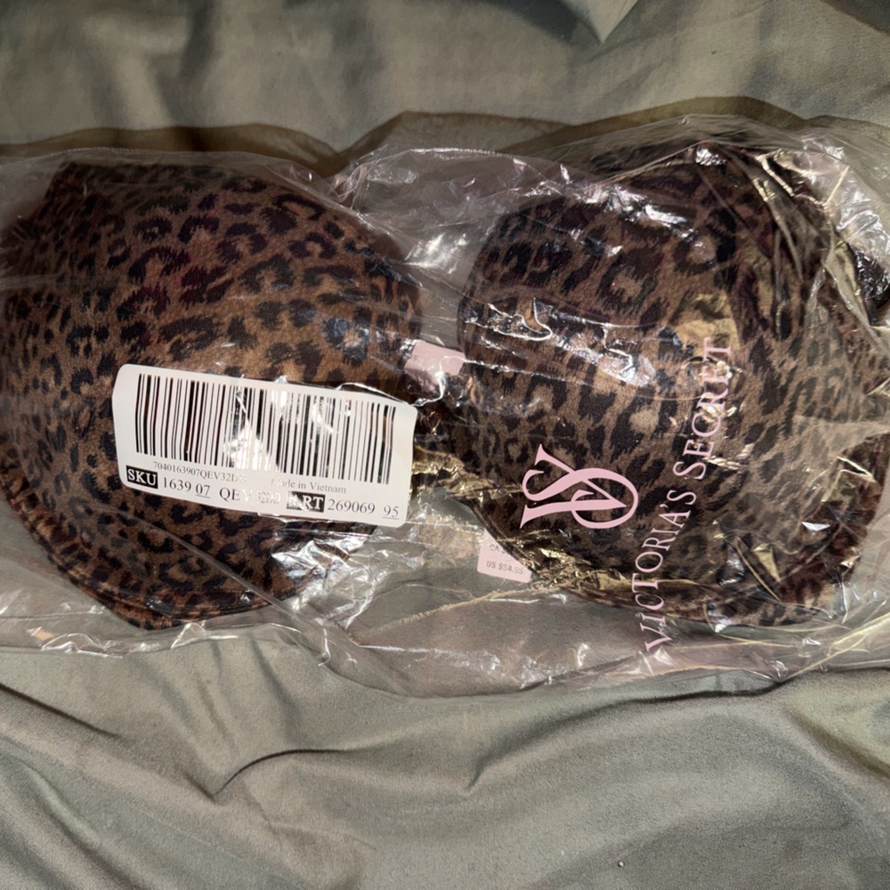 Victoria's Secret Leopard Print Face Mask